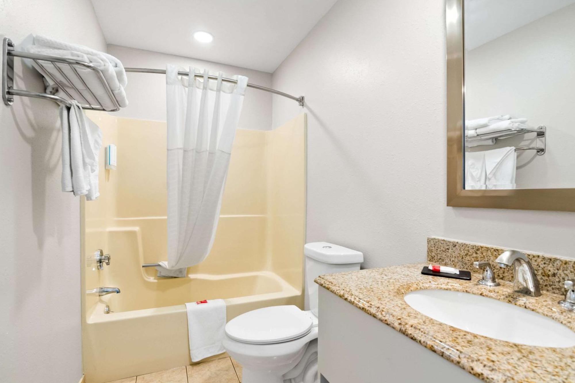 Econo Lodge Bethel - Danbury Dış mekan fotoğraf